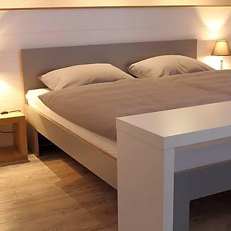 Fruehstueckshotel Fuerstenwerth ホテル 2*