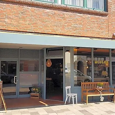 ホテル Fruehstueckshotel Fuerstenwerth 2*